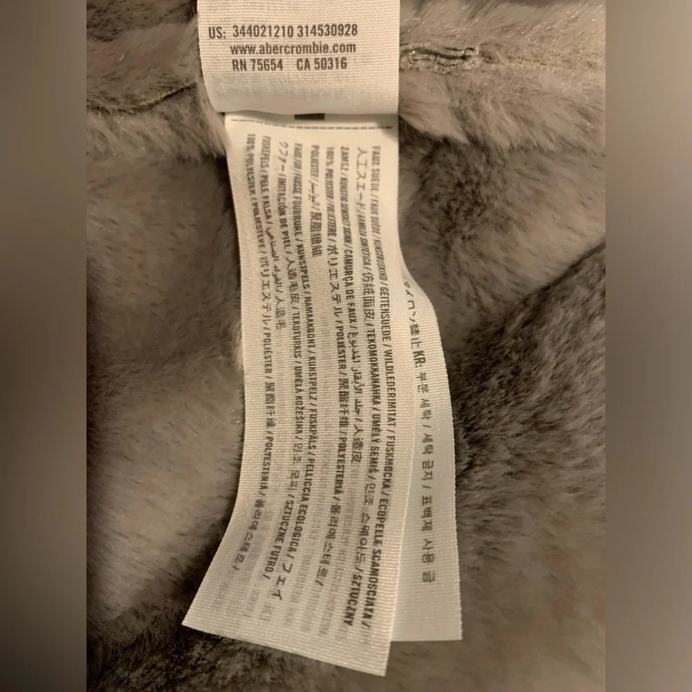 FINAL PRICE DROP NWT Hollister small warm and fuzzy faux suede and faux fur coat - Picture 7 of 9